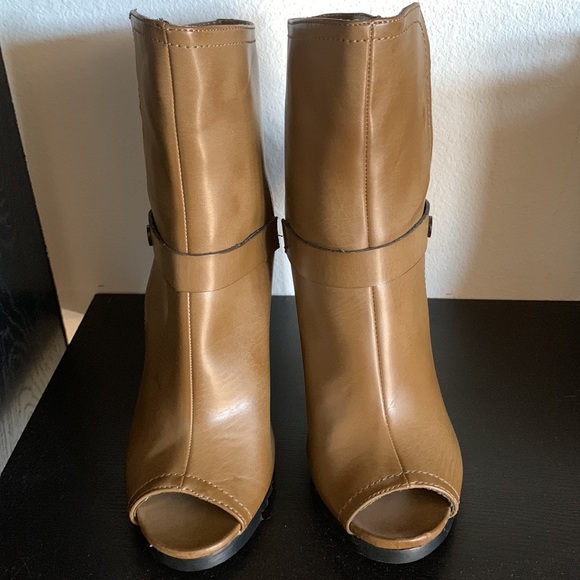 Cute booties never warn - Picture 3 of 3